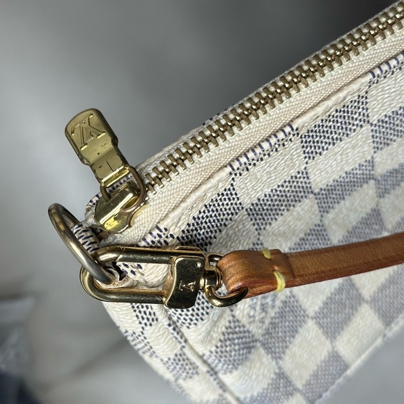 LOUIS VUITTON WHITE DAMIER AZUR POCHETTE ACCESSOIRES - Picture 12 of 15